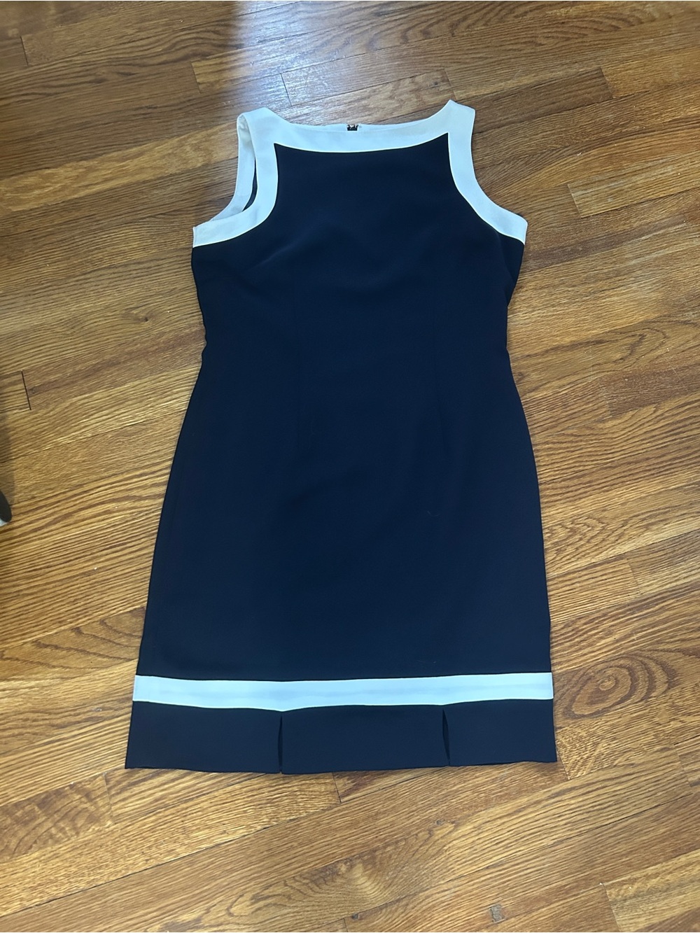Amanda Smith Navy and White Sleeveless Shift Mini Dress